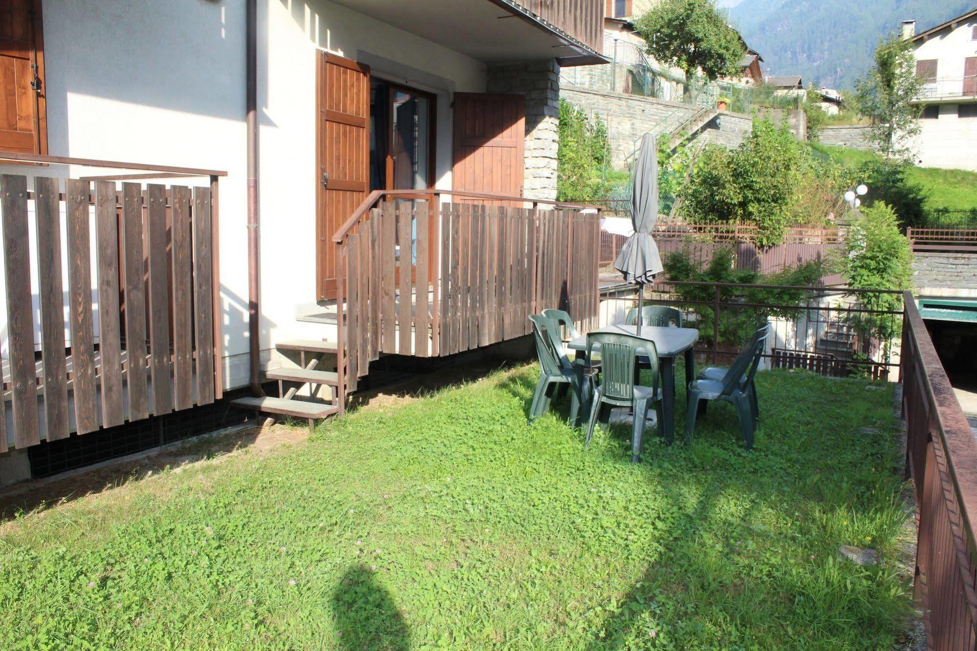 Lanterna Apartments Chiesa in Valmalenco Exterior photo
